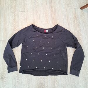 Divided H&M Charcoal Long-Sleeve Top With Silver Skull Accents Sz S/M